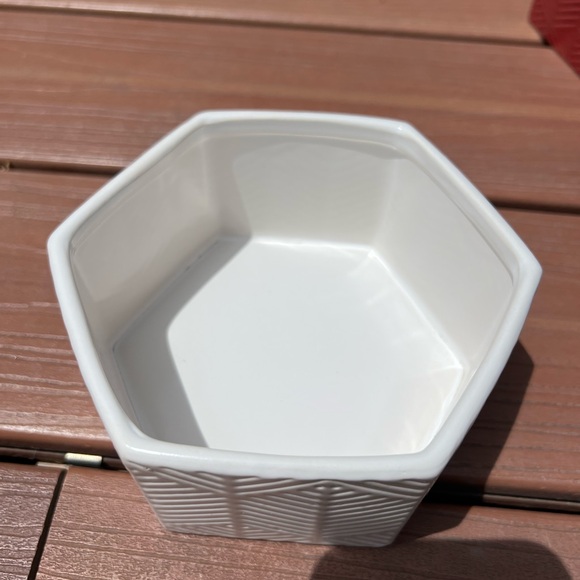 Set of two ceramic hexagon storage containers with wood lids with gasket - Picture 6 of 16